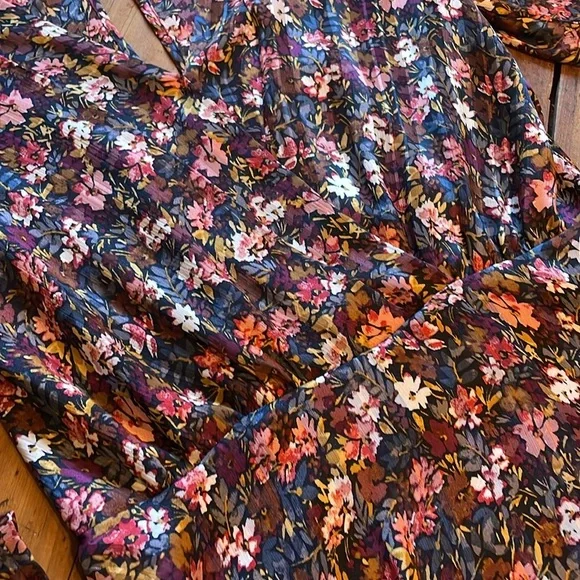 Like New! Chelsea28 Floral Print Peplum Blouse - Picture 4 of 9